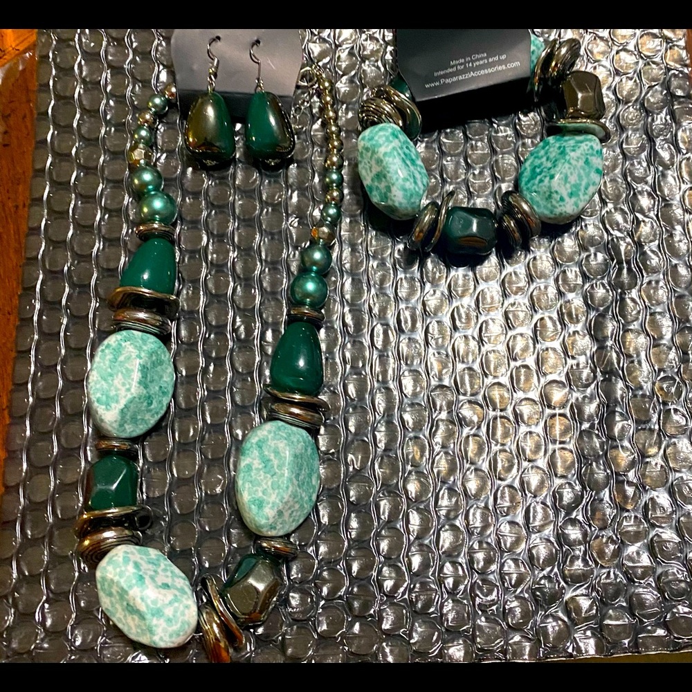 New. Two piece set. Necklace bracelet